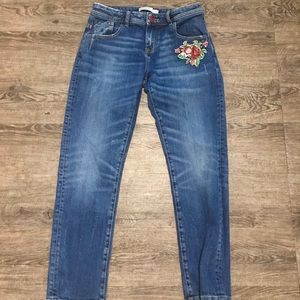 Zara Mid Rise Flower’s Embroidered Jeans Size 2